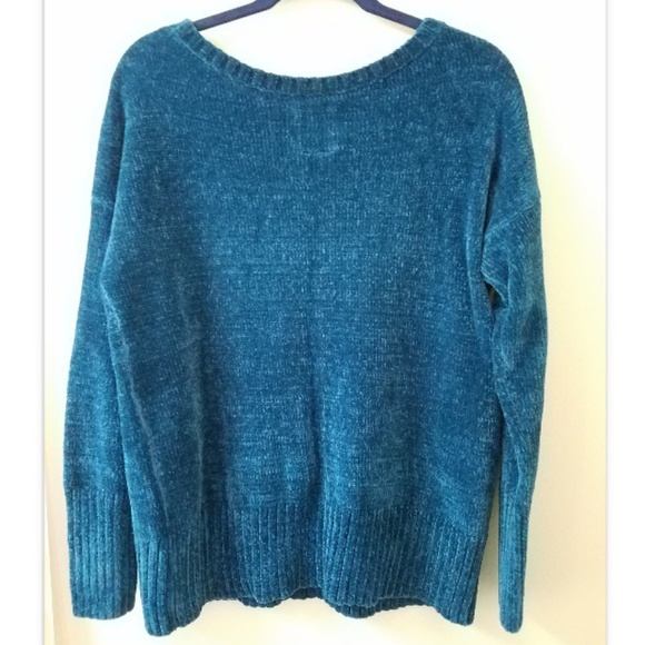 SALE NWT Hollister Soft Blue Velvet Sweatshirt - Picture 2 of 3